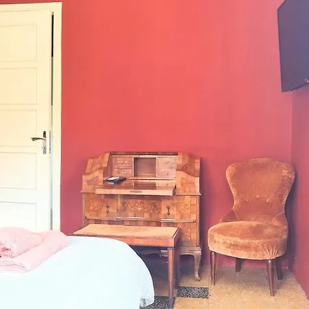 Jolie Guest house *